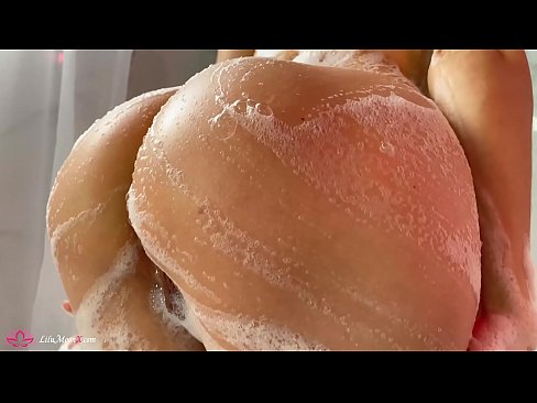 ❤️ Brunette شاور میں شدید orgasm کے لئے وائبریٹر کے ساتھ بلی میں مشت زنی کرتی ہے۔ ☑ سیکس ❌️